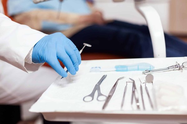 Quels sont les meilleurs ustensiles pour préparer des plats de la cuisine méditerranéenne?